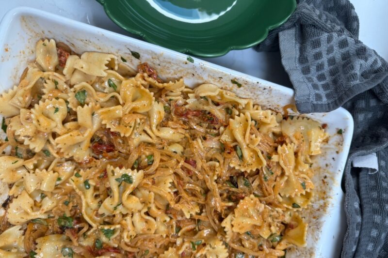 Anna's One-Pan Caramelised Onion Pasta